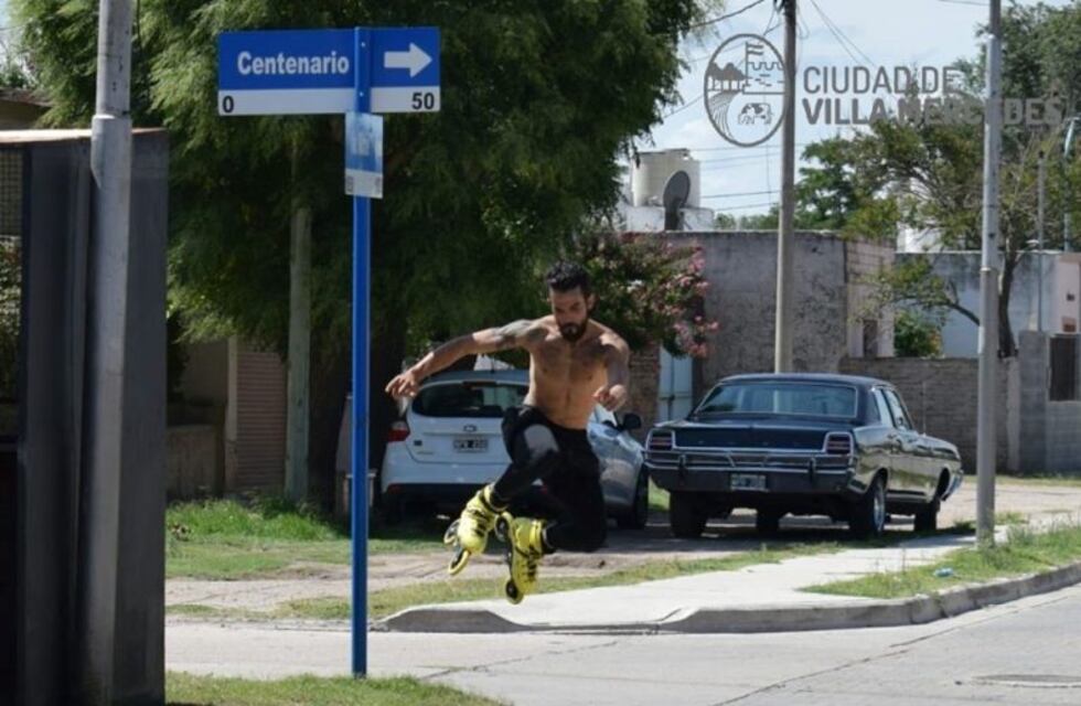 Recorrerá 8.000 kilómetros en rollers para unir Argentina y Colombia