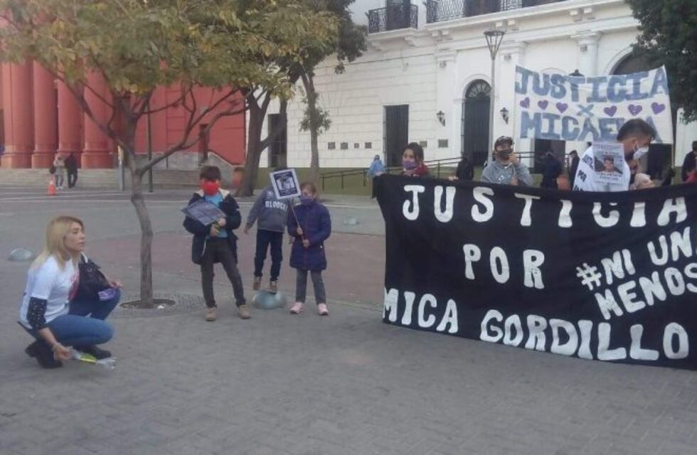 A cuatro meses del femicidio de Brenda Gordillo, familiares y amigos marcharon pidiendo justicia