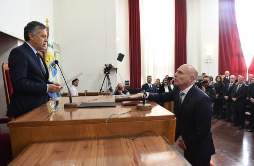 Cornejo le tomó juramento a Dalmiro Garay como Ministro del Tribunal de Justicia