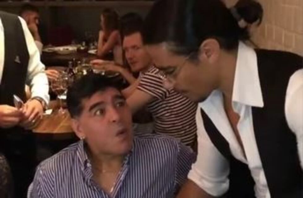 Maradona conoció al excéntrico "chef de la sal" y sus reacciones se volvieron virales