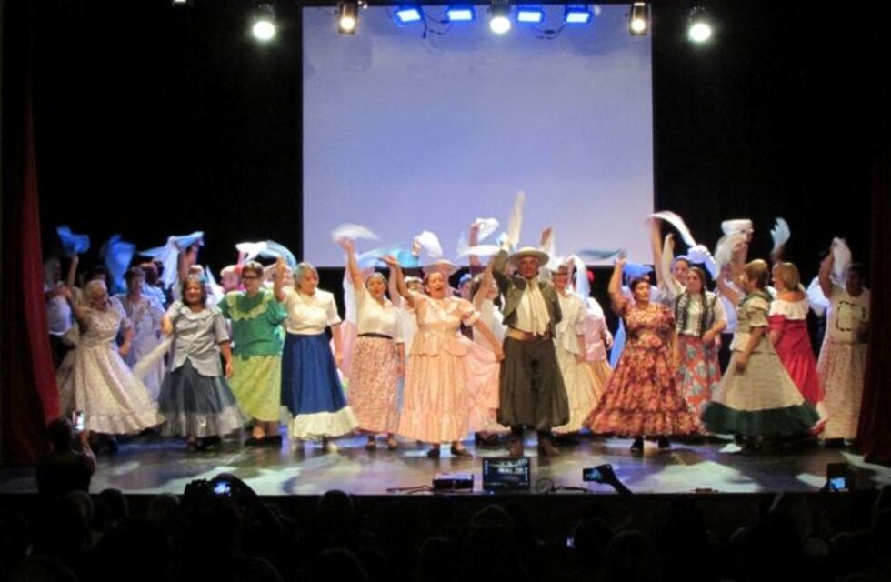 Cierre de las actividades anuales de adultos mayores en el Teatro Español