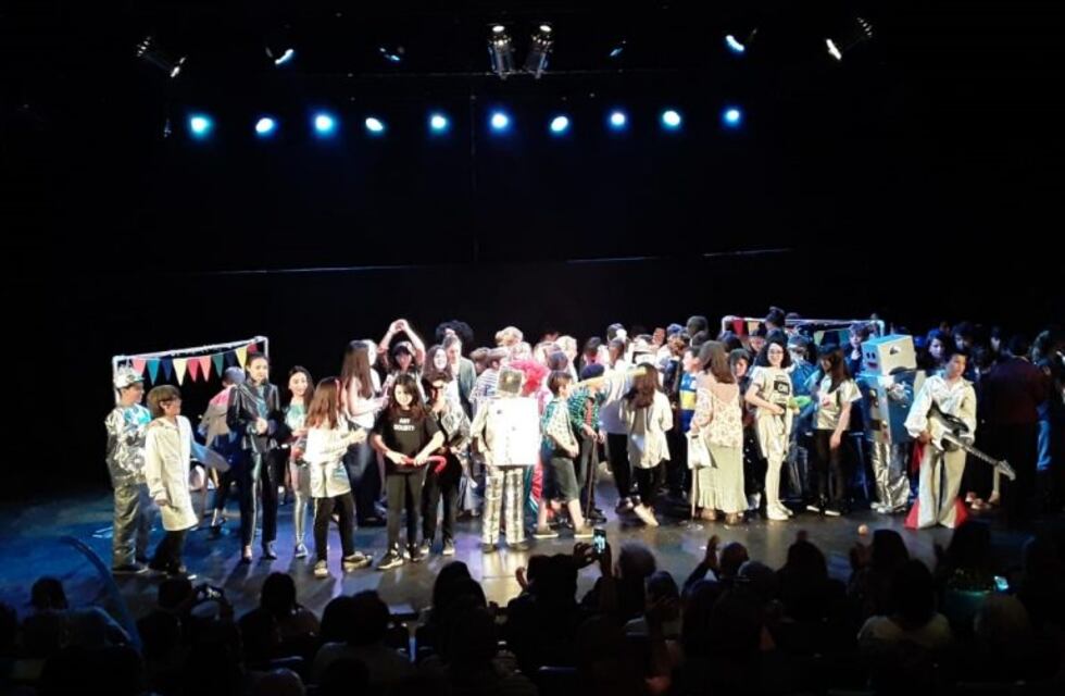 Alumnos de la EATA de nivel primario pusieron en escena una obra de teatro en convenio con Unicen