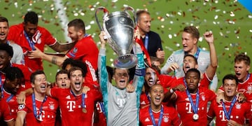 Bayern's goalkeeper Manuel Neuer lifts the trophy after Munich won the Champions League final soccer match between Paris Saint-Germain and Bayern Munich at the Luz stadium in Lisbon, Portugal, Sunday, Aug\u002E 23, 2020\u002E(Matthew Childs/Pool via AP)