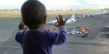 Se olvidaron un bebé en el aeropuerto