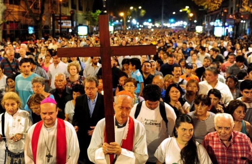 El arzobispo Mario Poli presidió el Vía Crucis por Avenida de Mayo
