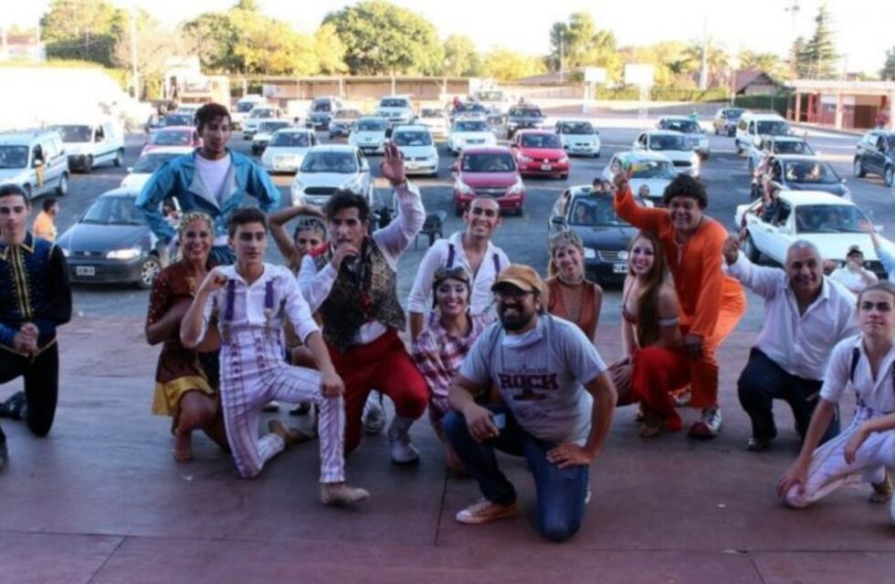 Debutó en Villa de Merlo el primer auto circo del país