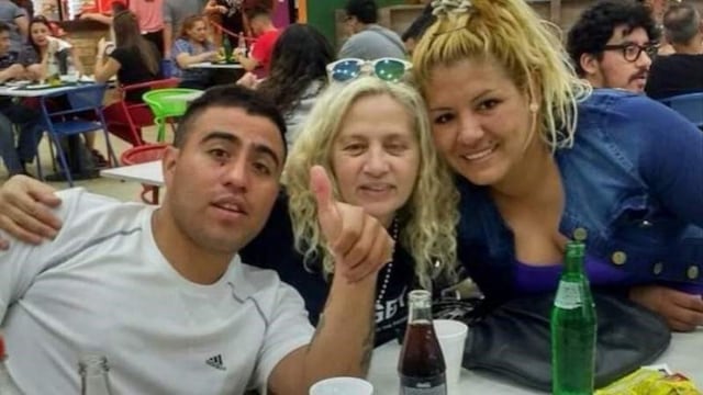 Eduardo Echegaray junto a su madre adoptiva, Liliana Loyola