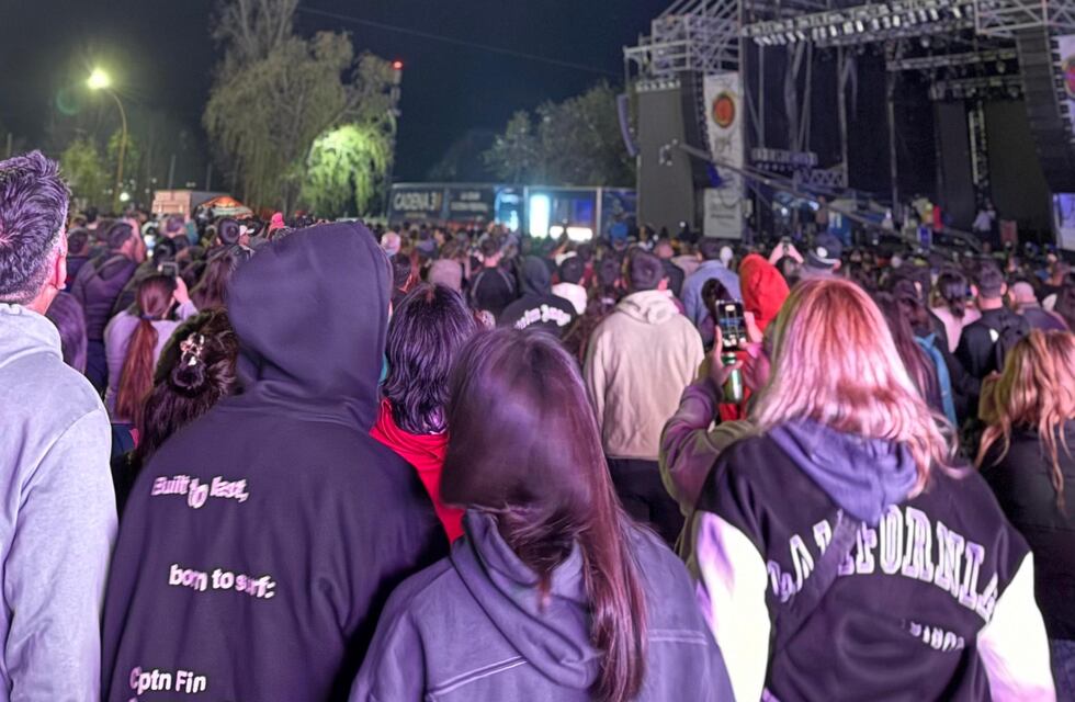 Villa Carlos Paz cerró la Fiesta de la Primavera con un innovador show lumínico de drones y las bandas más convocantes