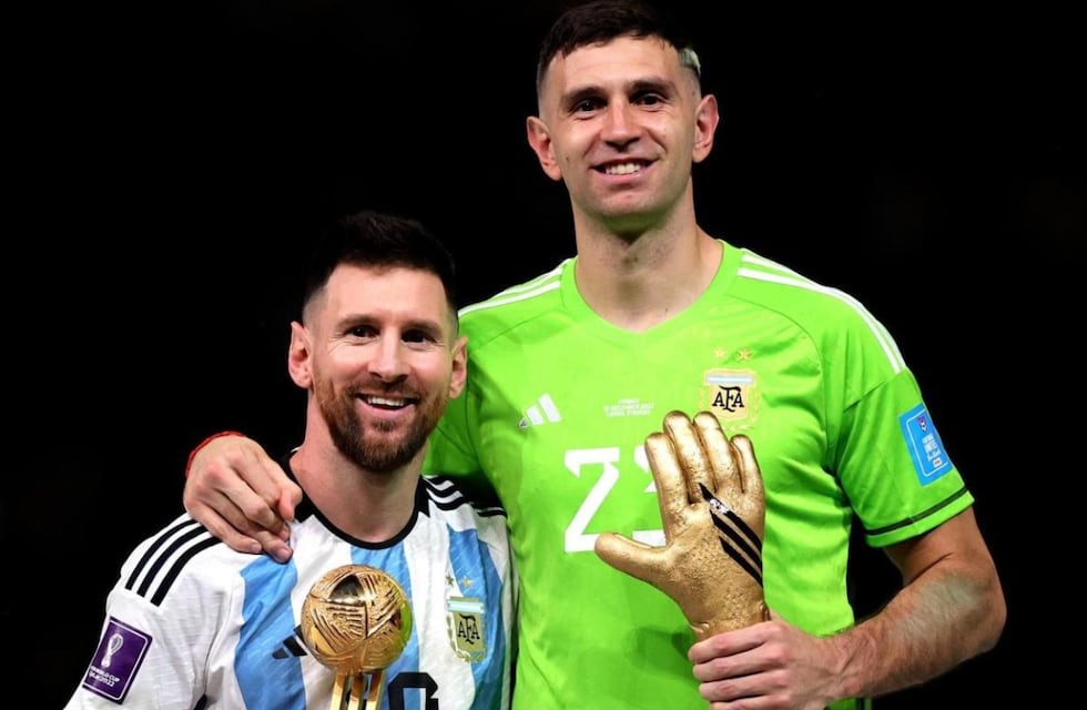 ¿Por qué aparecieron murales vandalizados de Messi, el Dibu Martínez y la Selección Argentina?