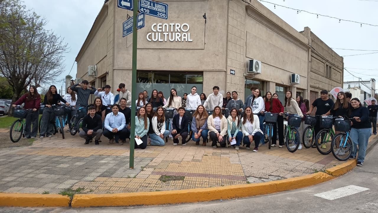 Se entregaron 45 bicicletas a estudiantes del distrito de Gonzales Chaves