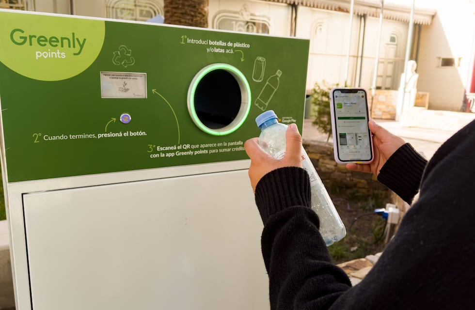 Maipú estrena su innovador punto de Ecocanje en el edificio municipal