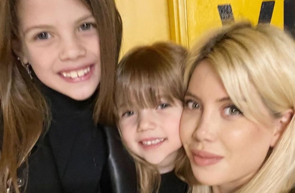 Wanda Nara preparó la merienda con sus hijas: “Mis cocineritas”