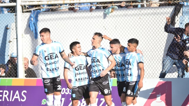 Racing golea a Mitre, en Nueva Italia, por la Primera Nacional. (Javier Ferreyra / La Voz)