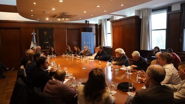 Gestiones oficiales para evitar falta de insumos medicos