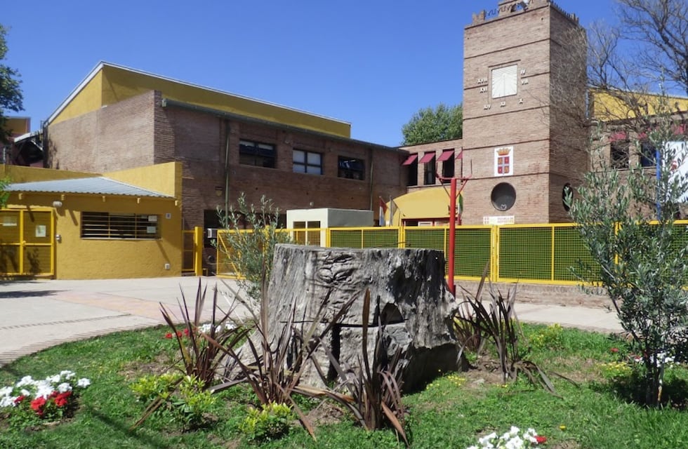 “Pegale un tiro”: feroz intento de robo en la puerta de un prestigioso colegio de Córdoba