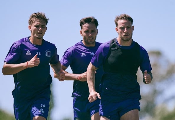 Bruno Barticciotto, delantero de Talleres, a la derecha. (Prensa Talleres)