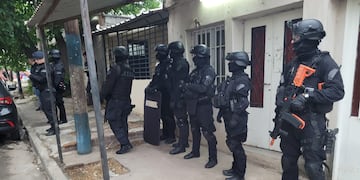 Operativo policial en Yapeyú para la captura del sospechoso del crimen de Gabriela Pérez. (Policía)