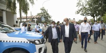 El gobernador Manzur entregó vehículos para reforzar la seguridad en Lules