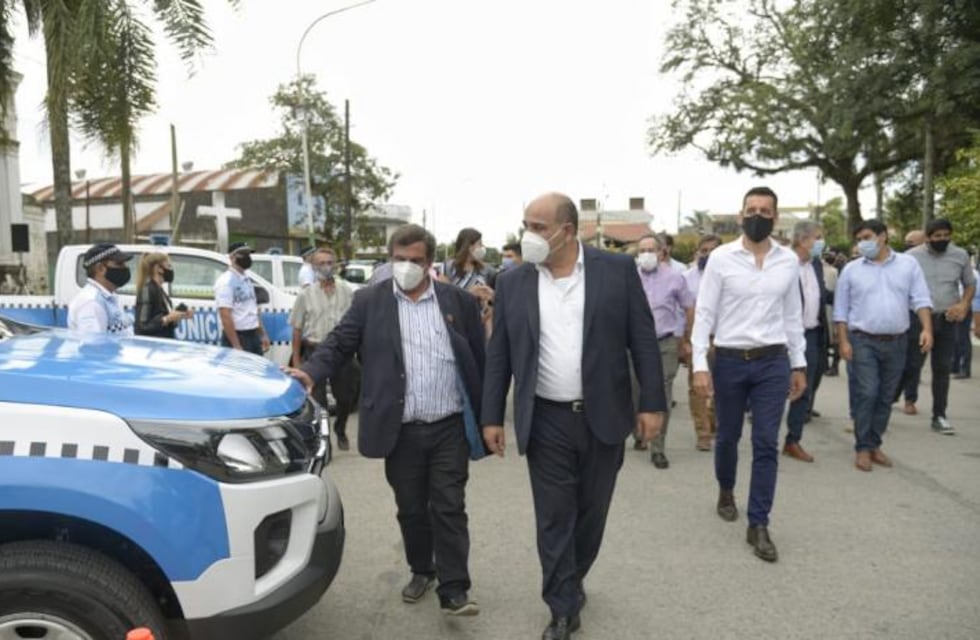 El gobernador Manzur entregó vehículos para reforzar la seguridad en Lules