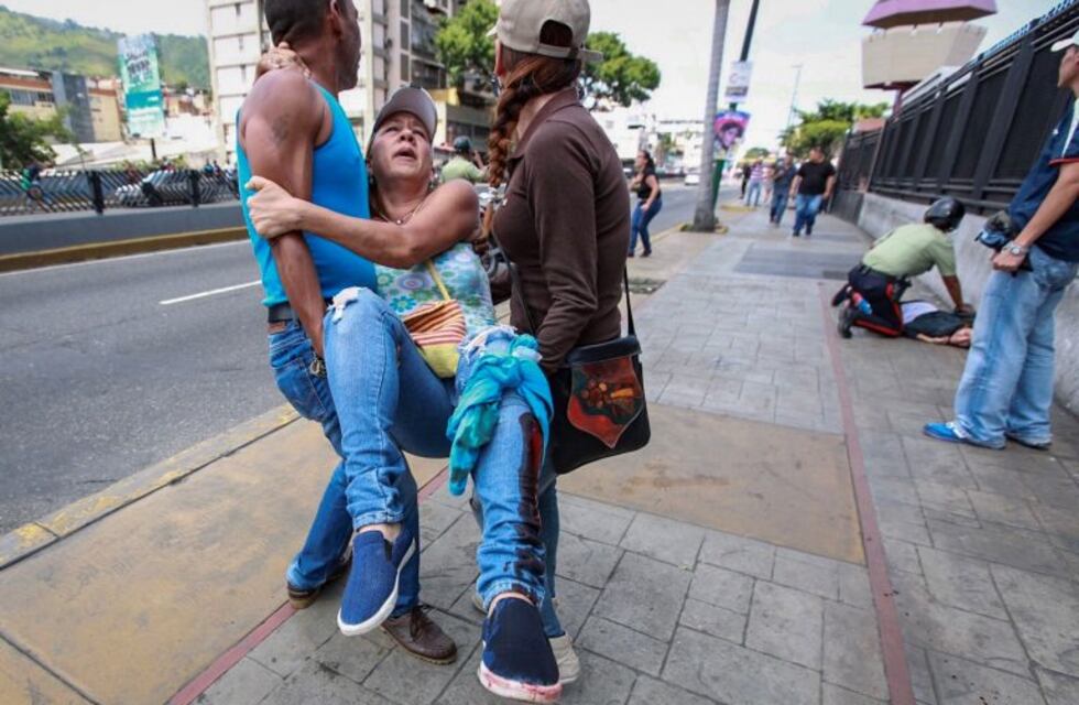 Al menos un muerto y tres heridos en un tiroteo durante la votación de opositores en Venezuela