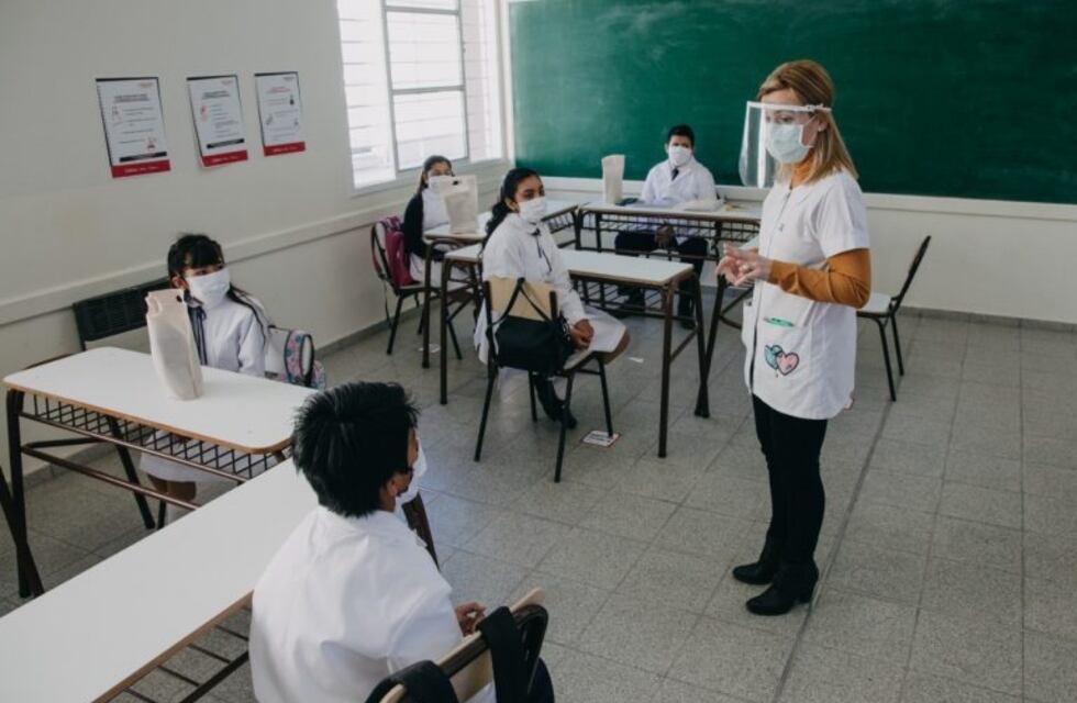 El Gobierno anunció la vuelta a las aulas porteñas de unos 5.100 chicos que no tienen conectividad