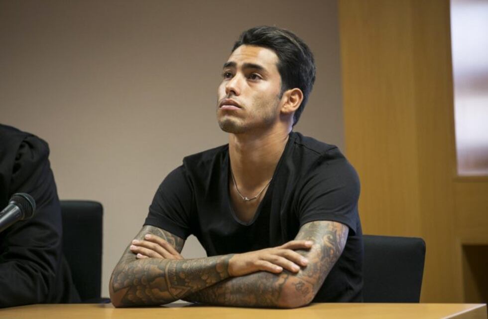 El delantero argentino Sergio Araujo fue condenado a 9 meses de prisión y 2 años sin manejar en España