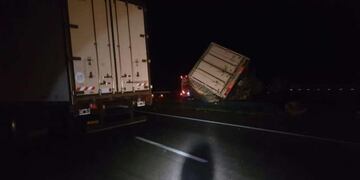 Choque de camiones en Ruta 7 (Fotos: Gendarmería Nacional)