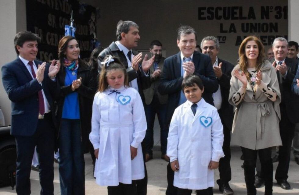 El gobernador Gerardo Zamora inauguró nuevos edificios escolares