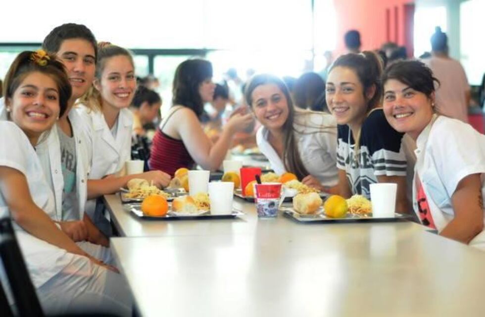 La UNaM aconseja el mate solitario en clases y entregar viandas en comedores