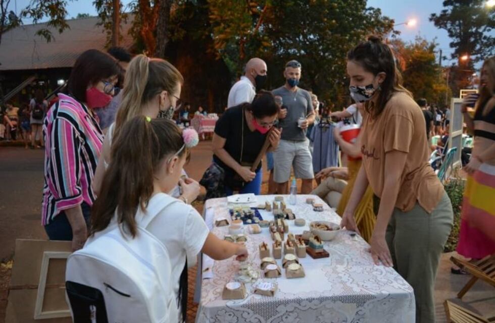 Exitosa feria de emprendedores de jóvenes en Montecarlo