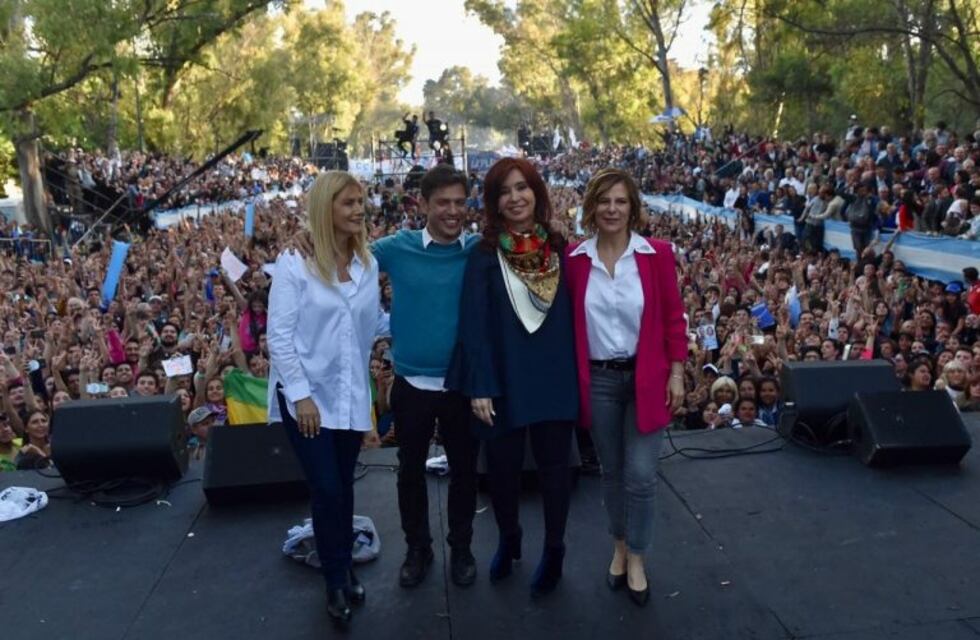 Cristina Kirchner, sobre la crisis en Chile: "Hay que democratizar la economía para que no pase lo mismo"