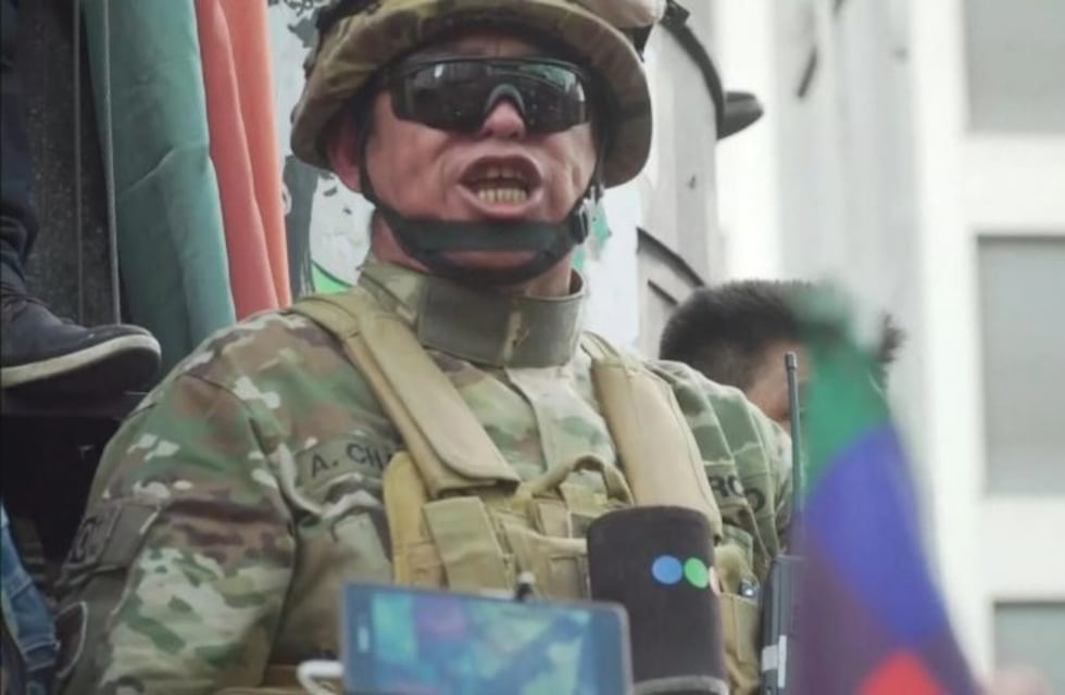 Bolivia: un militar le pidió calma a manifestantes a favor de Evo Morales y lo ovacionaron