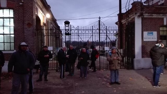 Talleres Rioro no abrió sus puertas de forma imprevista para los trabajadores que fueron al lugar\u002E