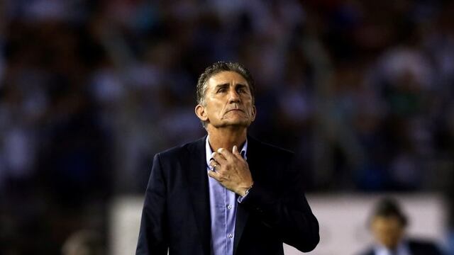 FILE PHOTO: Football Soccer - Argentina v Chile - World Cup 2018 Qualifiers - Antonio Liberti Stadium, Buenos Aires, Argentina - 23/3/17 - Argentina's soccer team head coach Edgardo Bauza gestures.   REUTERS/Marcos Brindicci/File Photo buenos aires edgardo bauza reunion por el cesamiento desvinculado cesan contrato director tecnico seleccion futbol exdirector tecnico de la seleccion argentina
