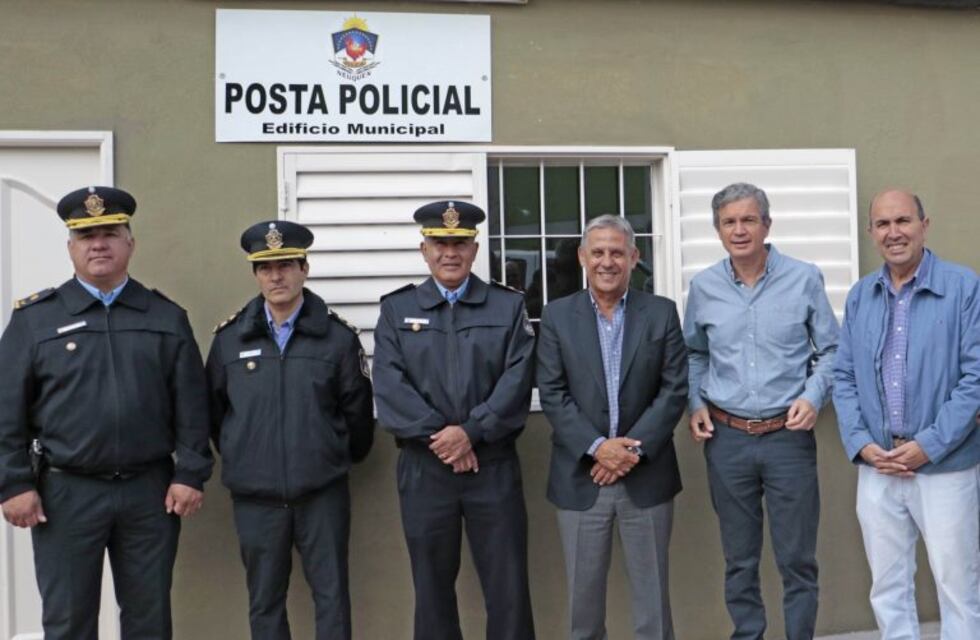 Quiroga entregó una nueva posta a la policía provincial, ahora en Villa Ceferino