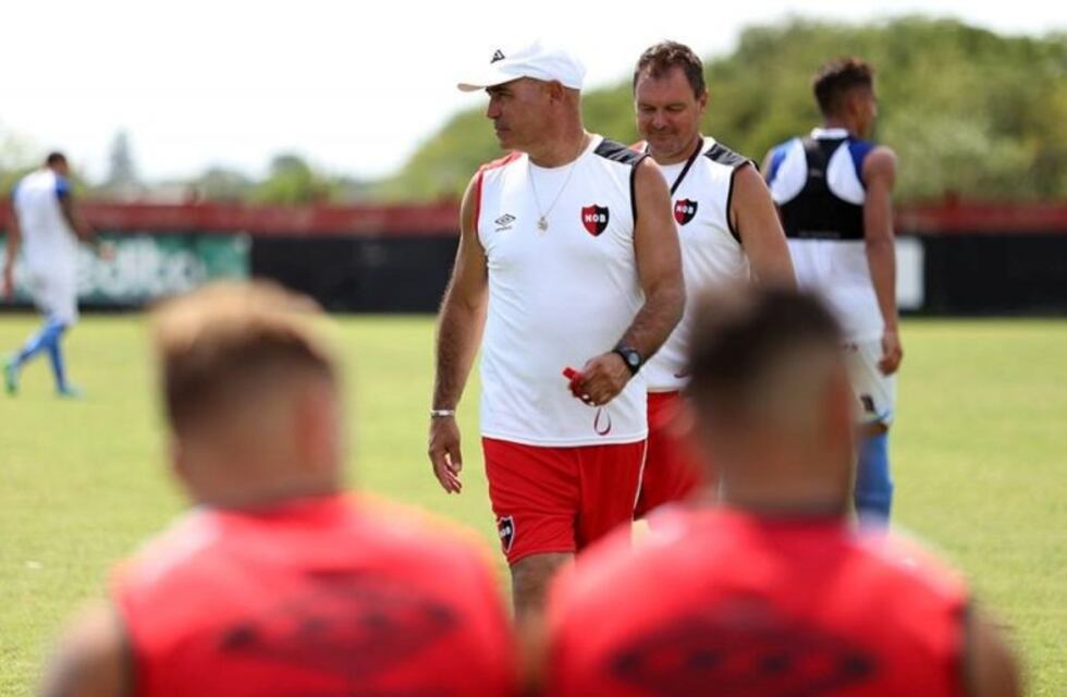 Llop confirmó la formación para el debut oficial de Newell's en 2018