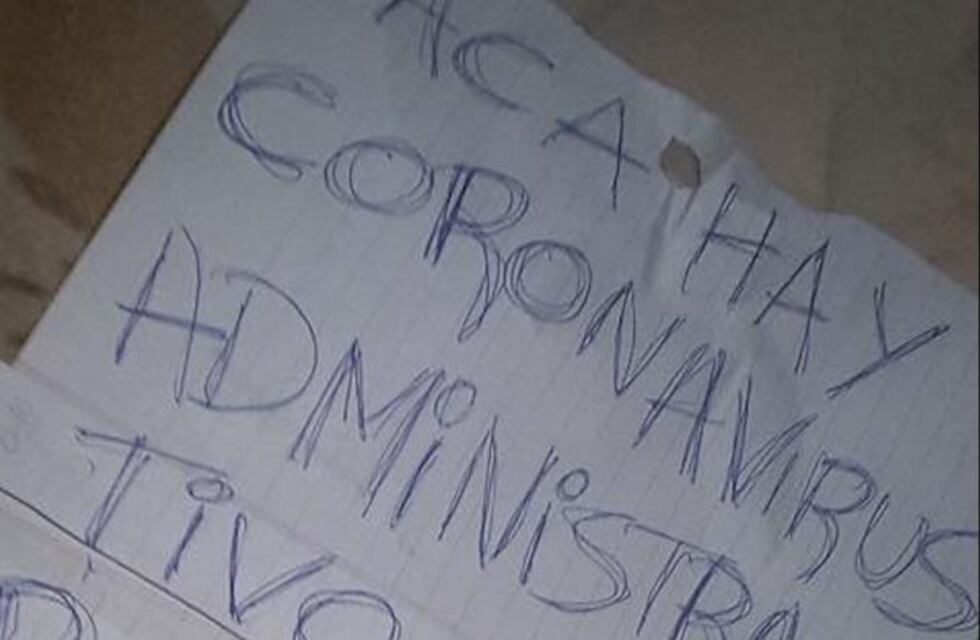 "Acá hay coronavirus", el indignante cartel que colgaron en la casa de un empleado del Hospital Pintos