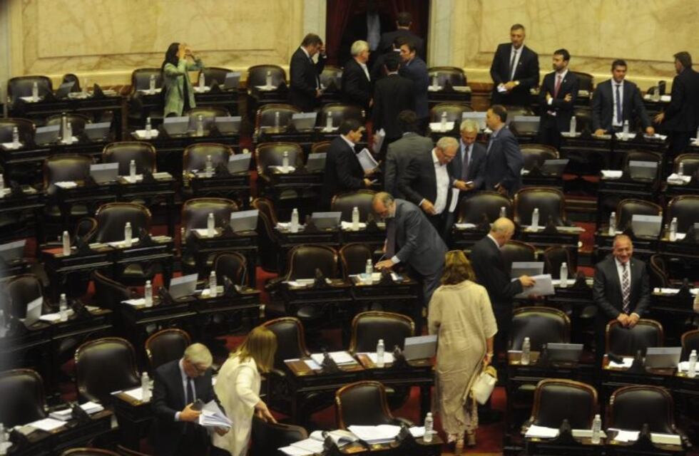 El impuesto del 30% no alcanzará a los pasajes a destinos fronterizos que se paguen en pesos