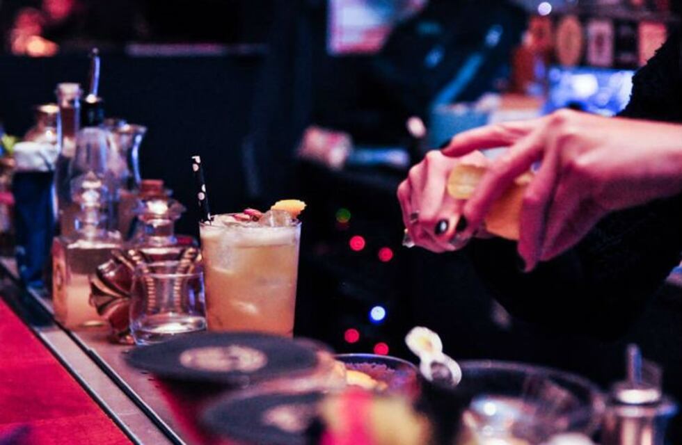 Cómo preparar tres tragos "bien fáciles" para la noche de Año Nuevo