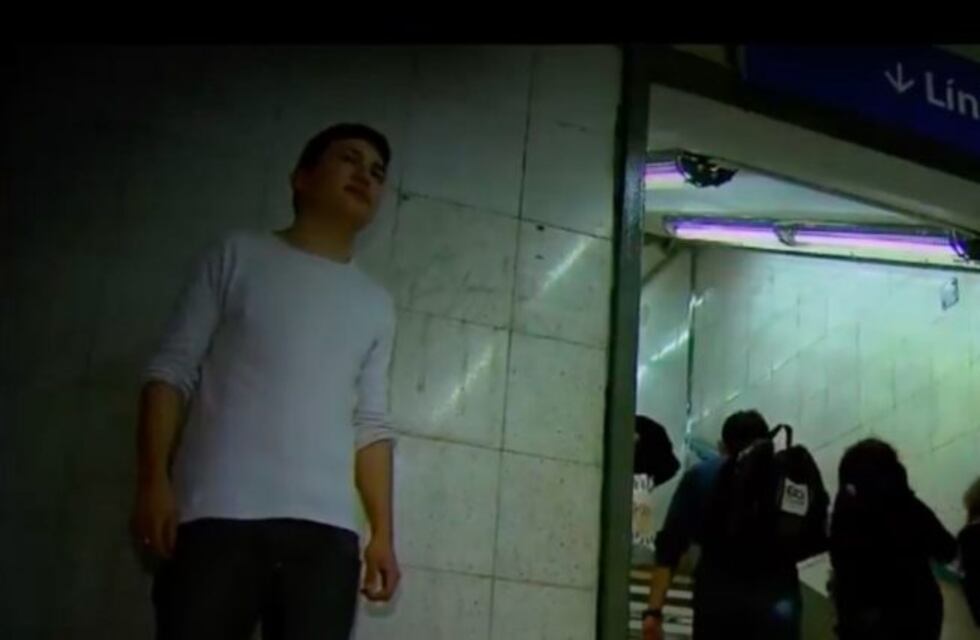 Vendió sándwiches en el subte para cumplir su sueño de ser enfermero