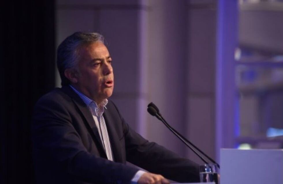 Cornejo le llamó la atención en público a un empresario que lo había criticado