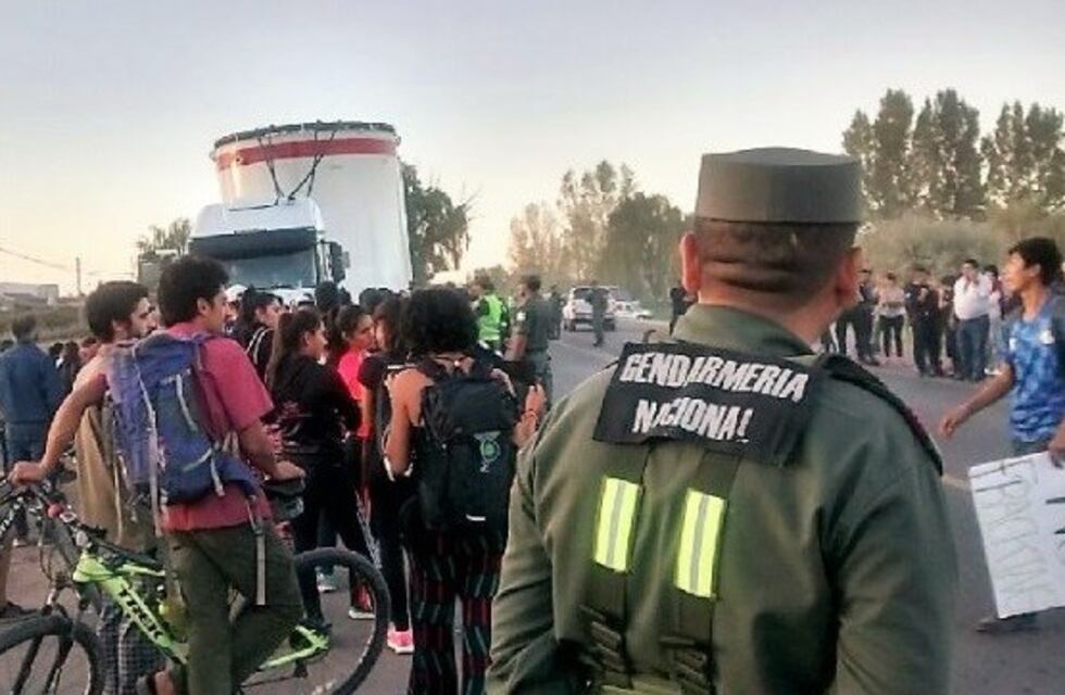 Fraking: hay once imputados por el corte de ruta 40 en San Carlos