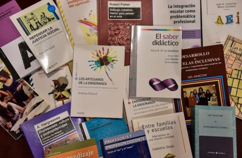 Institutos de Formación Docente recibirán interesante colección de libros