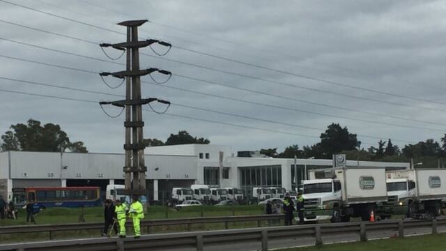 Choque fatal en la autopista del Oeste dejó un motociclista muerto\u002E
