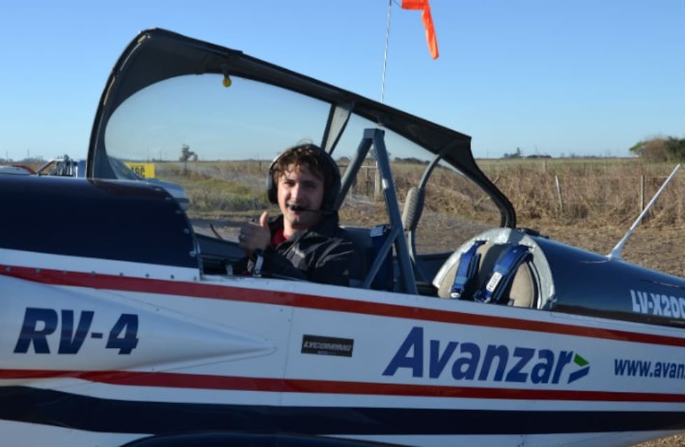 Emanuel Astesano: por el aire, de cabeza