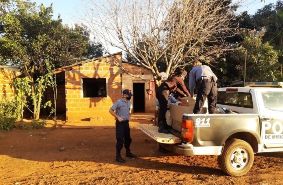 Policías entregaron donaciones en barrios carenciados de Jardín América