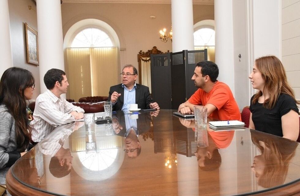 Buscan implementar la construcción de viviendas sustentables con materiales reciclables