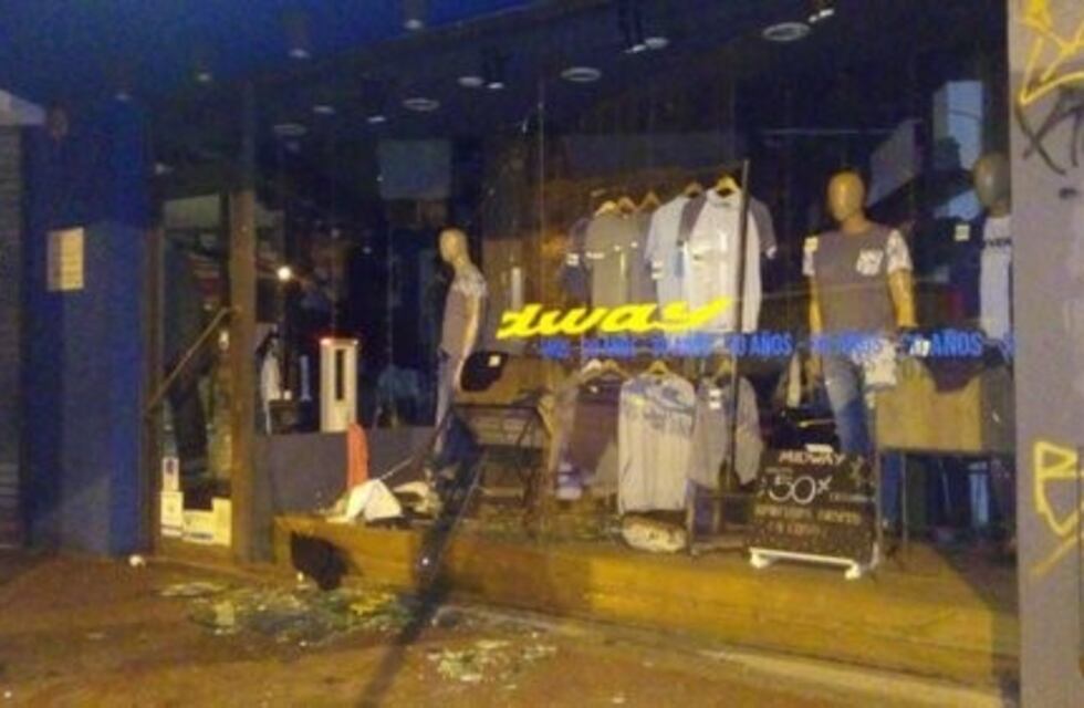 Siete jóvenes robaron un local céntrico y se tirotearon con la policía
