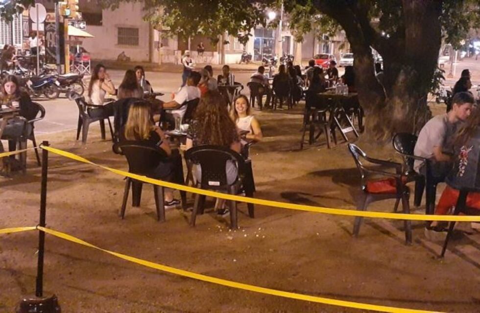 Autorizan a bares y restaurantes a usar más espacio público