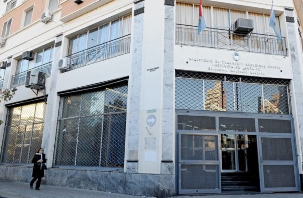 Denuncian que despidieron a 30 operarios de una planta metalúrgica rosarina